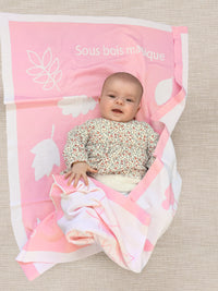 Plaid bébé personnalisable motif sous-bois laine mérinos rose poudre