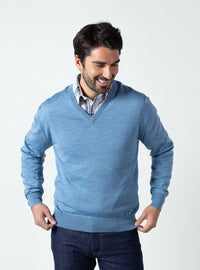 Pull col V homme bleu nordique