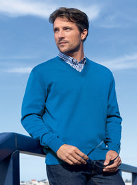 pull homme col V bleu lumineux 100% laine mérinos