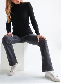 tenue casual sous-pull col roulé noir jean