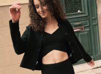 focus matière maille point de rome veste armelle noire en extérieur