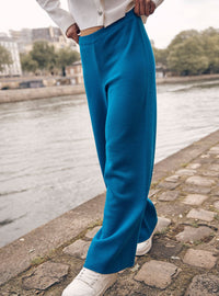Pantalon Alexia bleu paon en maille point de rome vue de trois quart