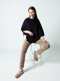 Poncho femme en laine fine mérinos noir