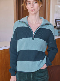 Pull camionneur vert sombre made in France vue de face col ouvert