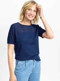 pull-femme-ajoure-bleu-marine