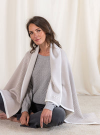 Plaid jacquard beige en laine mérinos fabriqué en France