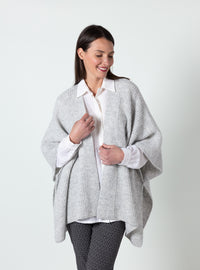 Cape femme laine merinos et alpaga gris pâle