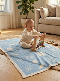 Plaid bébé personnalisable motif sous-bois laine mérinos bleu pastel