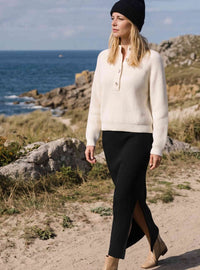 pull laine épais et jupe fendue laine noire